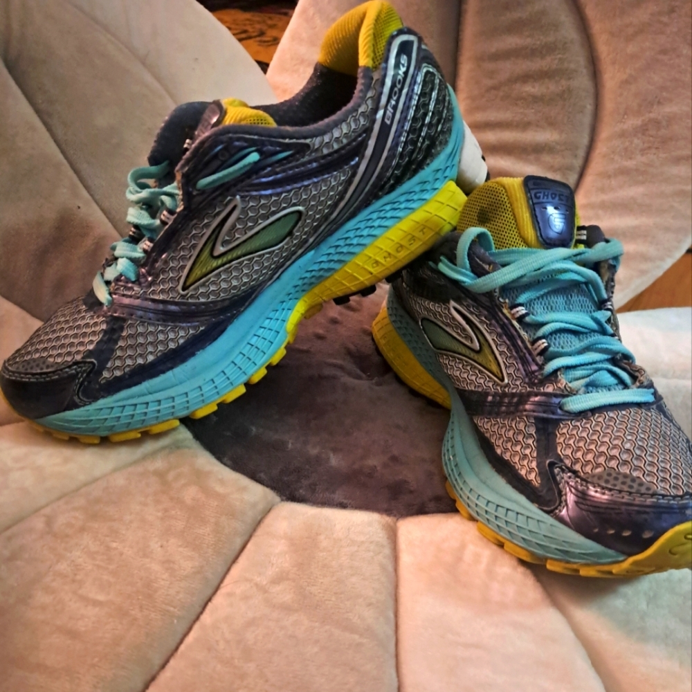 Brooks Ghost size 8